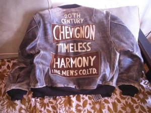 CAMPERA DE CUERO CHEVIGNON