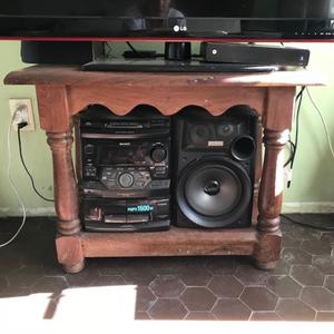 Mesa para TV/Audio en algarrobo