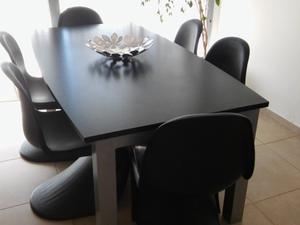 Vendo mesa color negro + 6 sillas Panton