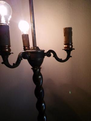Lámpara de pie de bronce
