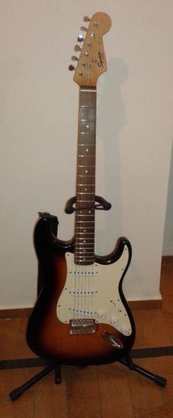 Guitarra Squier Bullet Strat Funda Pie Amplificador Marshall