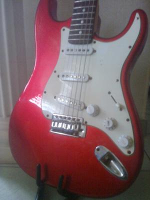 Guitarra electrica Squier stratocaster c palanca funda