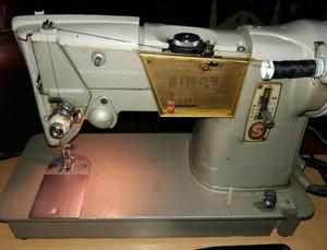 Maquina de coser con luz