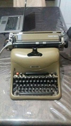 Máquina de escribir Olivetti Lexicon 80