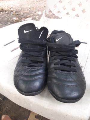 Vendo Botín nike tiempo