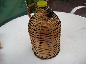 botellon de vino forrado en mimbre de 2 litros doble manija
