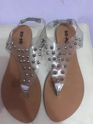 Sandalias chatitas con tachas