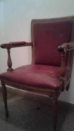 Sillon antiguo de cuero.Firme tallado.Para restaurar. Grande