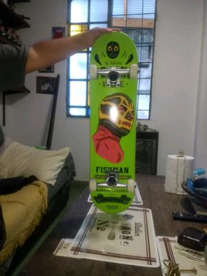 Vendo Skateboard y Casco NUEVOS