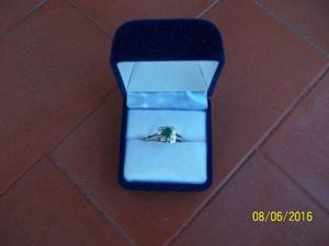 Vendo anillo con esmeralda