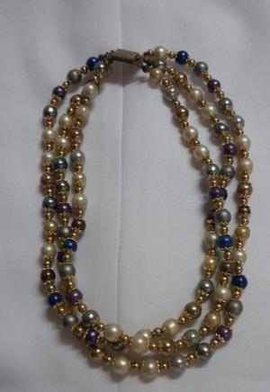 Antiguo Collar Triple Vuelta Con Perlas De Colores