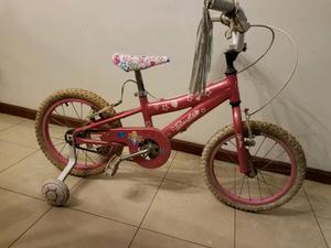 Bicicleta color rosa. Barbie. Rodado 16. Poco uso.