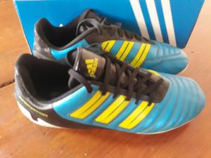 Botines adidas con tapones