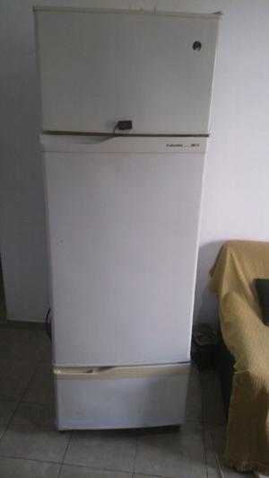 Heladera con freezer columbia