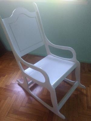 SILLA MECEDORA DE MADERA