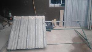Toldo de chapa con estructura de metal