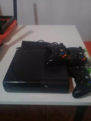 X-box  joystick y 4 juegos