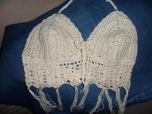 CROP TOP, color crudo, tejido a crochet, en algodon con