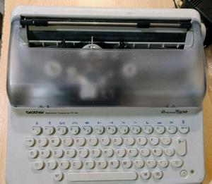 Máquina de escribir Brother PY-80