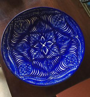 Plato de cerámica pintado para colgar