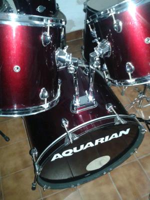 Batería Mapex Aquarian 5 cuerpos con fierros