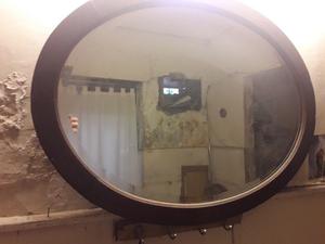 Hermoso espejo ovalado