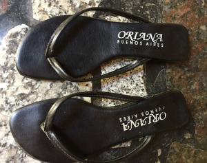 Sandalias negras. Muy buenas