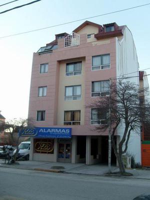 Departamento en planta baja con patio y vista al Lago.