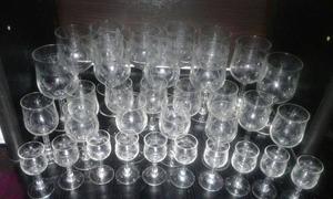 INCREIBLE JUEGO DE 33 BELLISIMAS COPAS ANTIGUAS DE CRISTAL