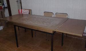 MESA DE FORMICA CON PATAS DE HIERRO EXTENSIBLE