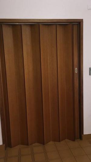 VENDO 2 PUERTAS PLEGADIZAS DE MADERA / ROBLE, UNA DE 1.30 X