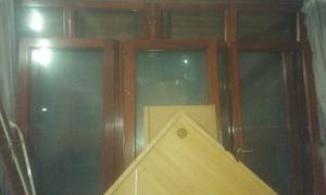 ventanas balcon con persiana de Cedro con motor