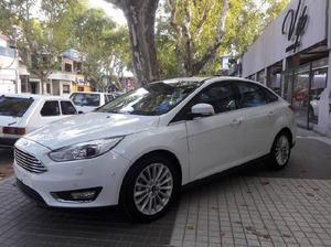 FORD FOCUS TITANIUM 4 PUERTAS