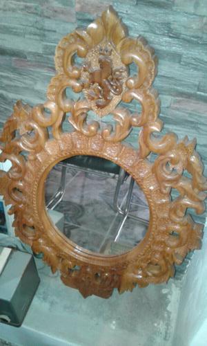 Antiguo espejo tallado