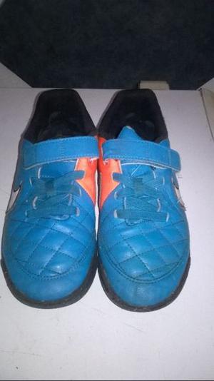 VENDO BOTINES NIKE
