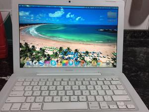 Vendo MacBook White 13,3”.