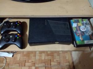 Xbox 360 con juegos y joystick incluidos