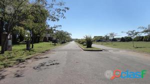 lote sobre calle ppal. fondo especial con laguna armada