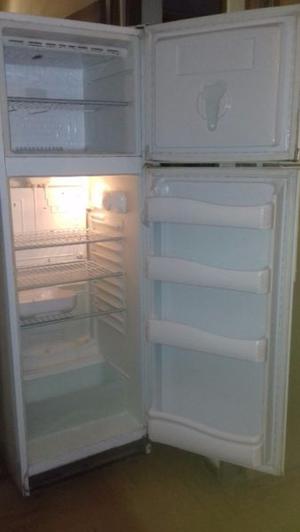 vendo heladera con freezer
