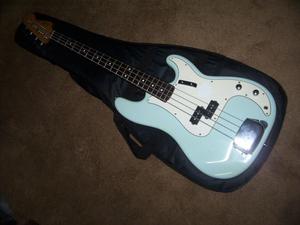 Bajo Squier Fender Precision Bass Classic Vibe 60's Único