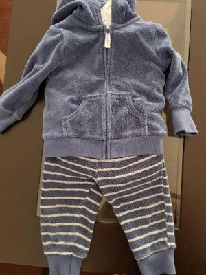 Conjunto de dos piezas marca Carter`s, talle: 9 meses