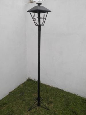 Farol de pie de hierro para jardin