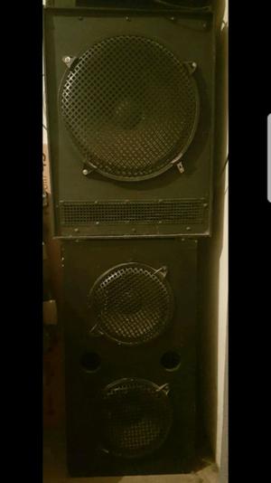 Vendo 2 Bafles de 18 y el otro con 2 parlantes de 10