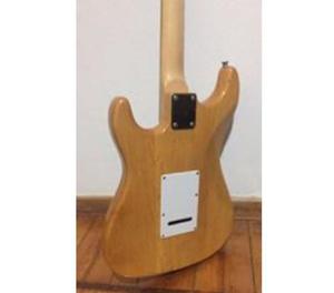 Vendo Guitarra Eléctrica Aria STG, con funda de regalo