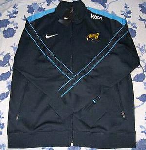 Gran chance vendo campera de los pumas