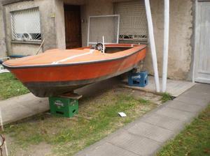 VENDO lancha con motor y trailer, NO TIENE PAPELES. $17500.