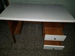 Mesa tipo escritorio de madera maciza