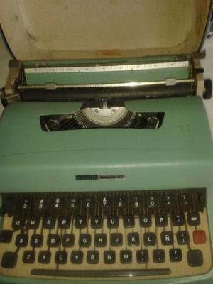 Máquina de escribir Olivetti Lettera 32