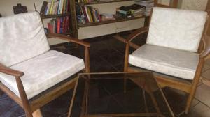 2sillones de cedro con almohadones