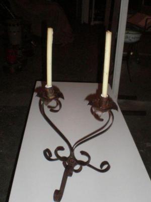 Candelabro doble porta velas antiguo en hierro